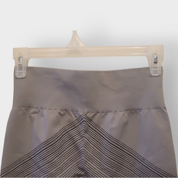 PURSUE FITNESS - Impulse Seamless Shorts - Picture 8 of 10